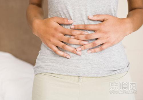 肚子胀打嗝是什么原因,腹胀打嗝是什么原因,肚