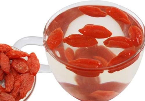 枸杞泡水一次放多少粒