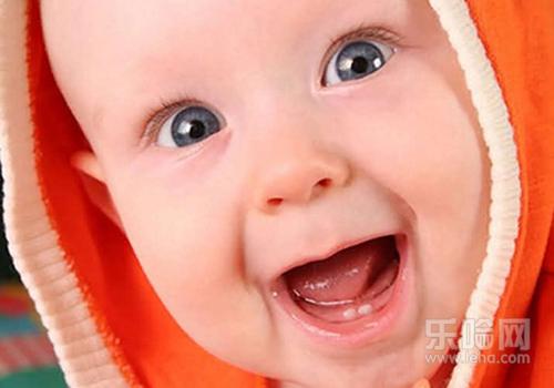 宝宝半岁没出牙怎么办,宝宝6个月还没有长牙,