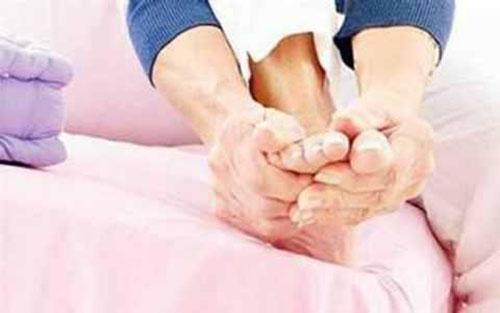 女人手脚冰凉是什么原因 6个坏习惯越做越冷