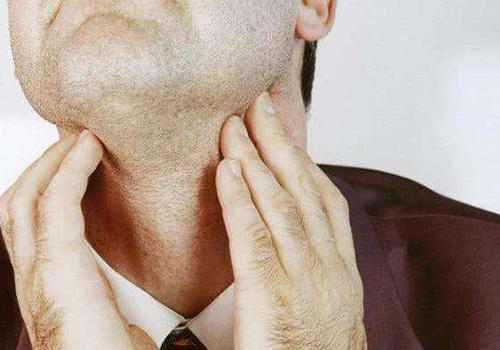 喉咙有异物吞咽困难怎么回事,喉咙有异物会是