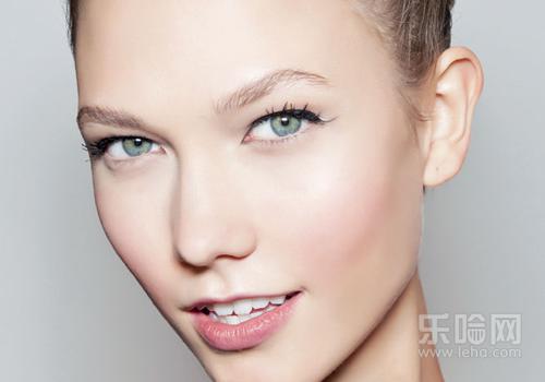 蜂蜜洗脸的正确方法,蜂蜜水洗脸8秘方洗出好肤