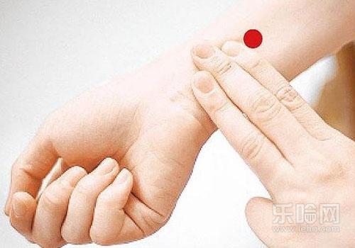 老年人肚子胀气怎么办,老年人肚子胀气如何快