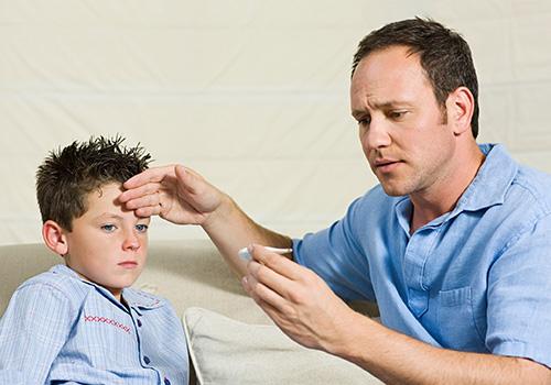 感冒鼻塞流鼻涕打喷嚏吃什么药 不管怎样也要