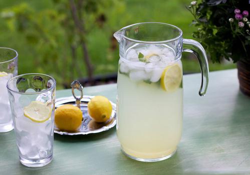 蜂蜜柠檬水苦的原因,蜂蜜柠檬水的正确泡法