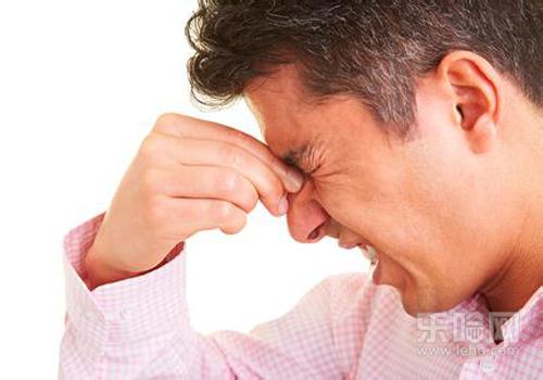 尿酸高发烧的原因分析,尿酸高会引起发烧吗-乐