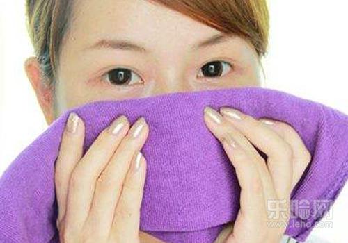热毛巾敷鼻子正确方法,怎么用热毛巾敷鼻子-乐