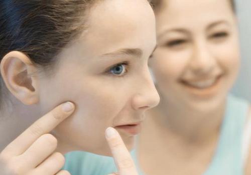 封闭粉刺能自己好吗,封闭性粉刺会自己消失吗