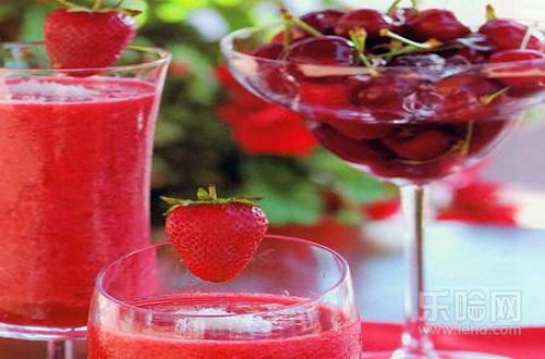 草莓和什么一起榨汁好喝,草莓可以和什么一起