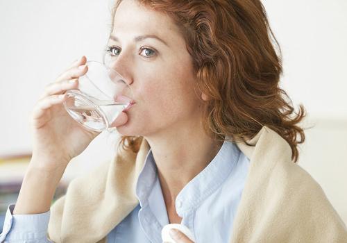 早晨起来口苦怎么回事 看看你是以下哪种情况