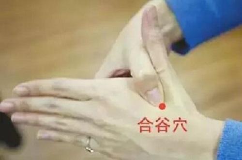 颈椎酸痛怎么按摩手法,颈椎痛按摩什么部位