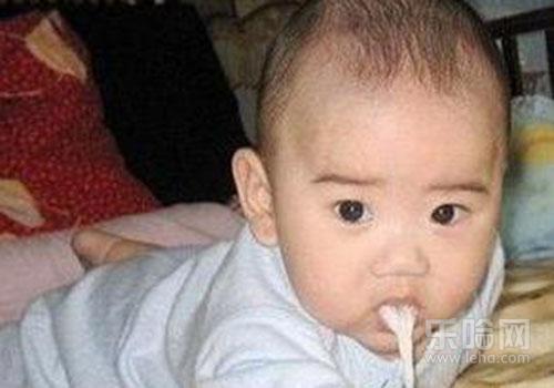 孩子吃什么吐什么是怎么回事,小孩吃什么吐什
