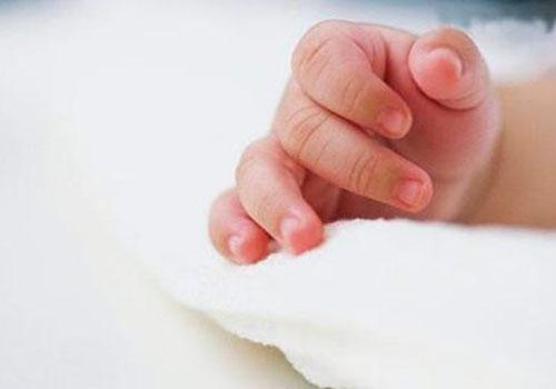 孩子发烧手脚冰凉是什么原因,小孩发烧手脚冰