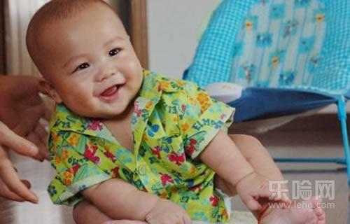 六个月宝宝坐不稳,六个月宝宝坐着老前倾怎么