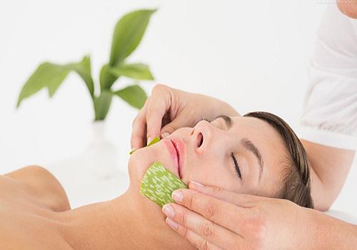 芦荟涂在脸上为什么会发痒,芦荟直接擦脸好吗