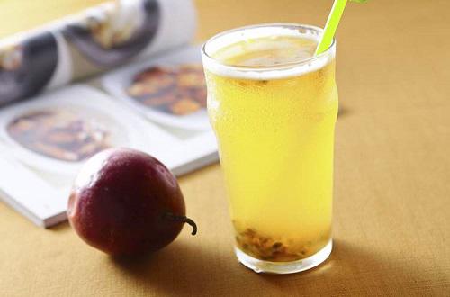 百香果泡水喝有何好处,百香果泡水用热水还是