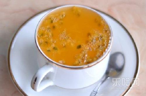 百香果泡水喝有何好处,百香果泡水用热水还是