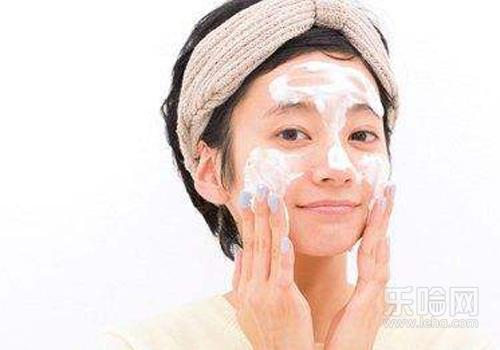 香皂洗脸毛孔会变大吗,用香皂洗脸好不好-乐哈