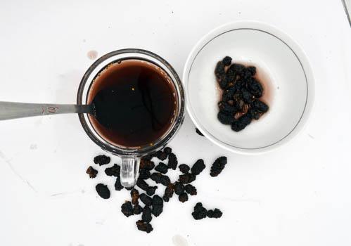 桑葚干泡水喝的功效和作用 滋阴补血、清热解