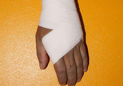 腕按压疼痛没有肿胀 手腕按压疼痛怎么回事?怎