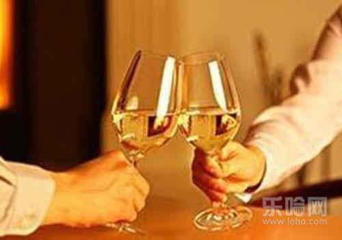 抽血前一天能喝酒吗,抽血前喝酒有什么影响-乐