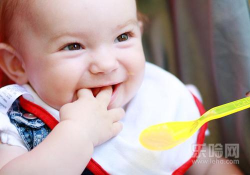 手足口病晚上睡觉哭闹不止怎么办,宝宝手足口