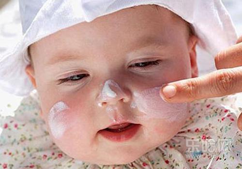 宝宝身上干燥起皮怎么回事,宝宝皮肤干燥起皮