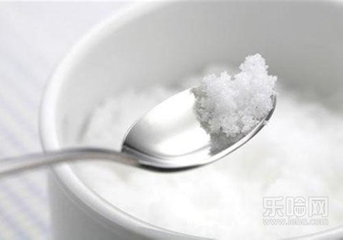 献血前喝盐水还是糖水,献血前喝盐水的作用-乐