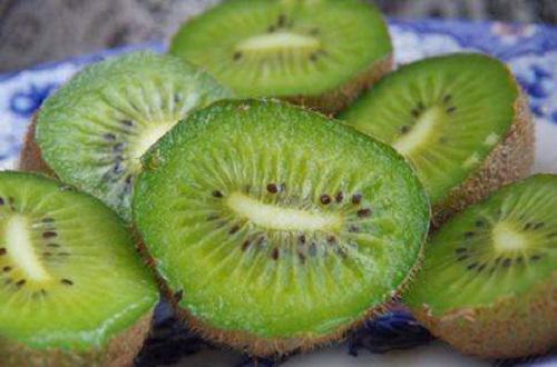 吃猕猴桃可以美白吗,吃猕猴桃皮肤会变白吗-乐