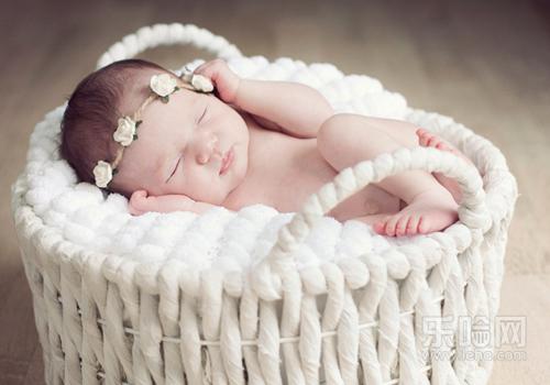 宝宝身上出汗手却很凉是什么原因,宝宝身上出