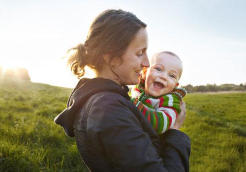 宝宝晒太阳隔着玻璃有用吗