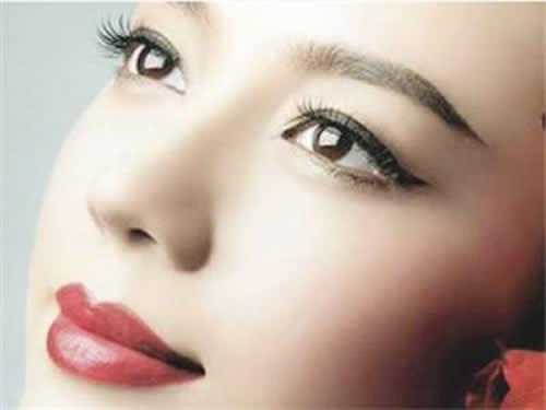 鼻子脱皮发红怎么办,鼻子两边红红的还脱皮怎