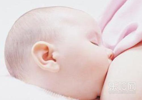 哺乳期感冒发烧能喂奶吗,哺乳期感冒了可以喂