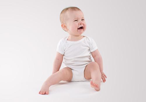 新生儿嗓子哭哑了怎么办 保护宝宝的嗓子就要