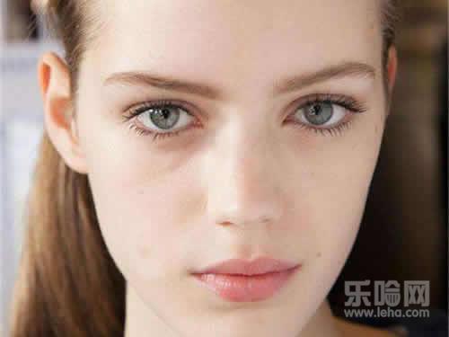 鼻子脱皮按压疼痛是怎么回事,鼻子脱皮按压疼