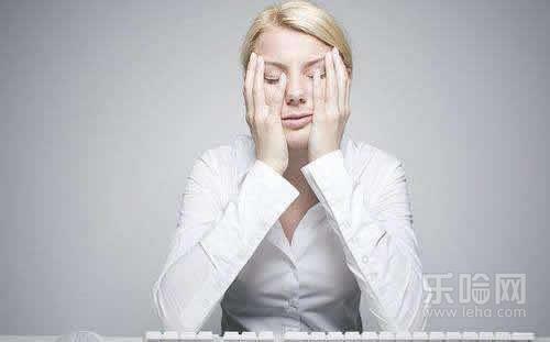 小腹胀痛月经迟迟不来怎么回事,小腹胀痛月经