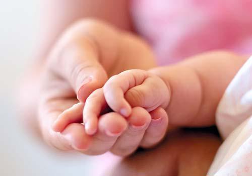 小孩荨麻疹洗澡能用沐浴露吗