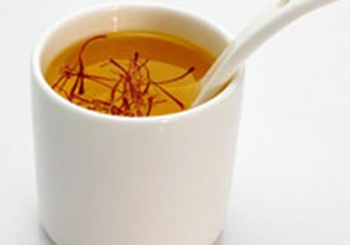 藏红花和什么一起泡水好 搭配菊花、蜂蜜、枸