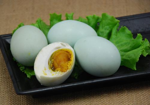 咸鸭蛋小孩可以吃吗