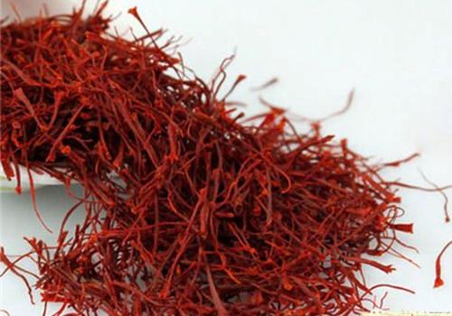 藏红花和黑枸杞泡酒的功效