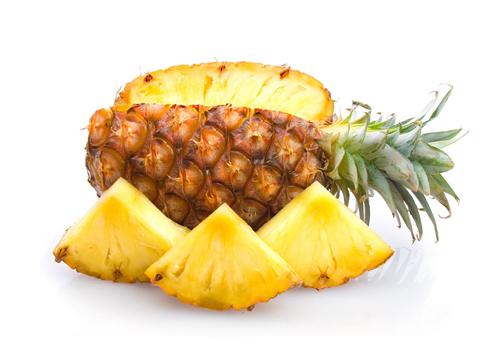 菠萝用盐水泡还是糖水泡,菠萝可以用糖水泡吗