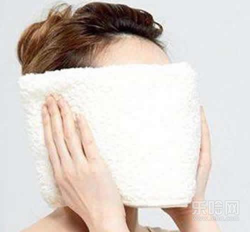 热毛巾敷脸的正确方法,怎么用热毛巾敷脸,如何
