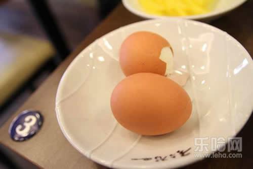 热毛巾敷眼睛消肿吗,热敷眼睛可以消肿吗-乐哈