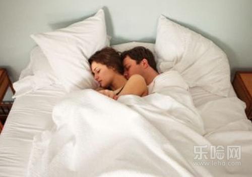 性生活后什么姿势受孕,同房后什么姿势易孕-乐