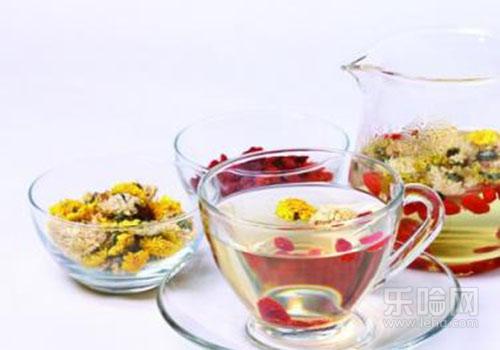 玫瑰花和柠檬片枸杞可以一起泡吗,柠檬片枸杞