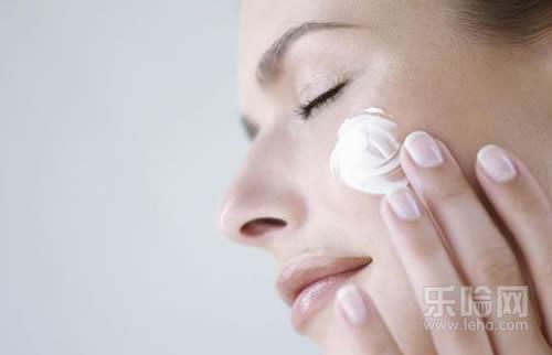 肌底液用在水之前还是之后,肌底液和爽肤水哪