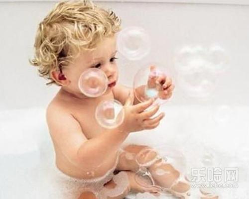 宝宝皮肤过敏可以洗澡吗,宝宝皮肤过敏能洗澡