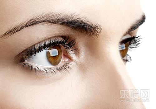 早上起来眼睛肿是怎么回事,早上起来眼睛肿是