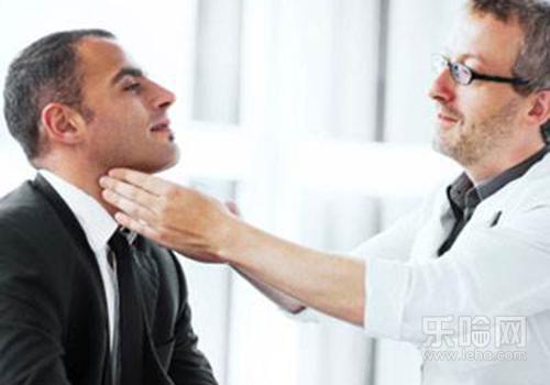 早上起来喉咙干痛怎么回事,早上起床喉咙痛是