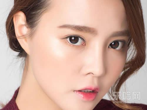 美瞳正反面怎么区分,怎么区别美瞳正反面-乐哈